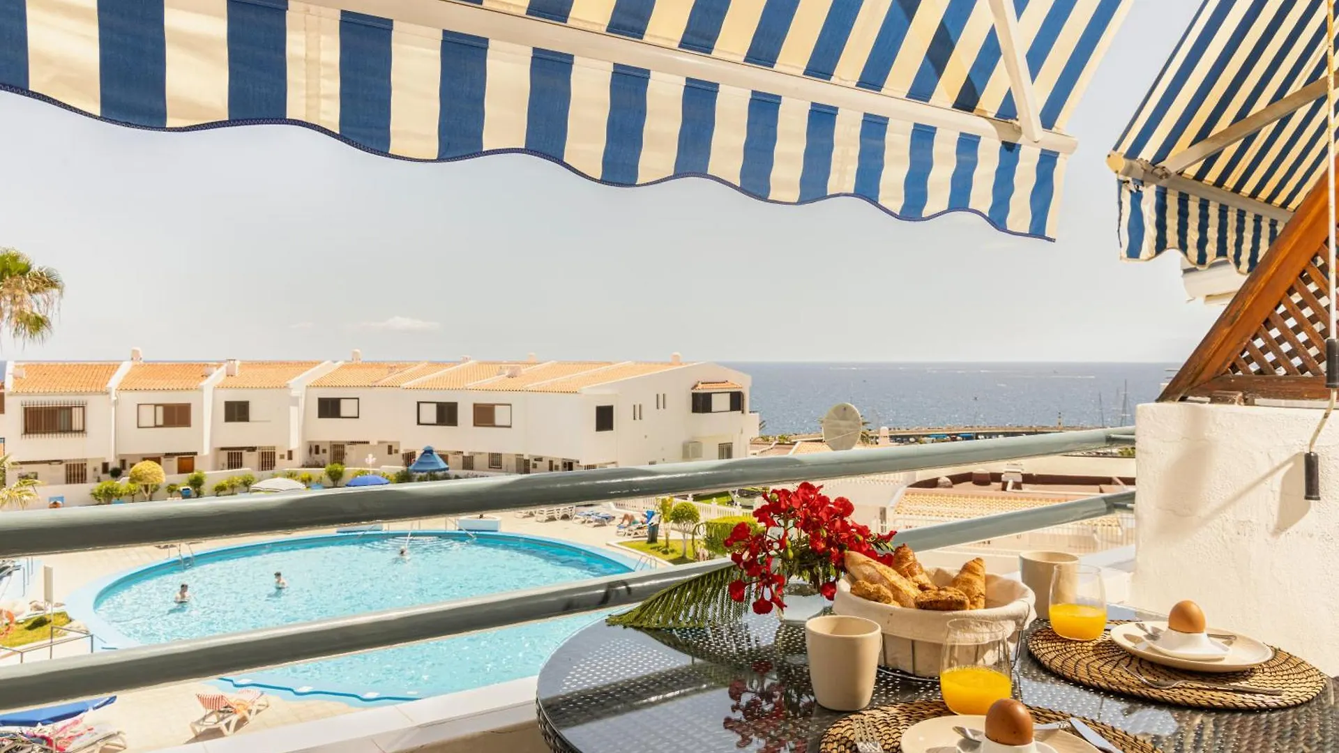 Fabulous Sea View Apartment 阿德耶
